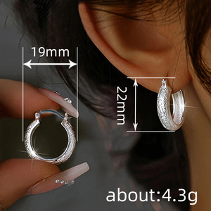 Orecchini a Cerchio con Texture a Vite, Unisex, Minimalisti, per Uso Quotidiano, Accessori per Orecchie - Product Image 4