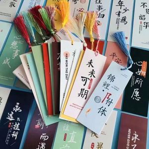 การ์ดภาพถ่ายเคลือบเงา/ด้าน พิมพ์ลายงานอีเว้นท์ Kpop คุณภาพสูง ขายส่ง พร้อมที่คั่นหนังสือแบบกำหนดเองสำหรับสะสม - Product Image 1