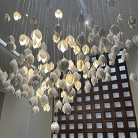 Zhongshan Custom Lights Suspension de plafond de style floral de l'usine Lampe suspendue pour hall intérieur Lampes suspendues décoratives Forme longue