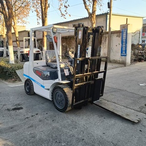 Chariot élévateur diesel TCM 30 3t à haut rendement, matériel de terrassement d'occasion avec pompe et moteur à boîte de vitesses - Prix réduit - Product Image 2