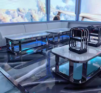 Table de bureau moderne rectangulaire arrondie avec bande décorative en métal doré épais pour club de cinéma privé, KTV, salle VIP, bar