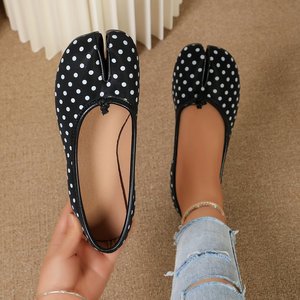 Zapatos Planos Unisex con Punta Dividida Estilo Mary Jane, Zapatos de Ballet Tabi con Diseño de Puntos, Tacón Plano y Ligeros, Logotipo Personalizado al por Mayor - Product Image 4