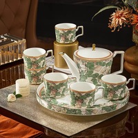 Service à thé floral vintage, motif feuilles vertes et fleurs roses avec bordure dorée, élégant ensemble théière et tasses en porcelaine fine pour le thé de l'après-midi