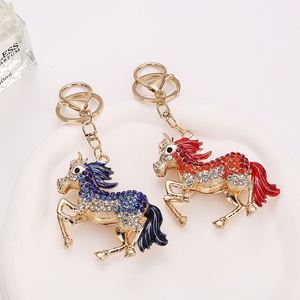Llavero de coche con dije de caballo galopante con incrustaciones de diamantes creativas, colgante de lujo para bolso, llavero de dibujos animados - Product Image 2