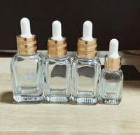 En stock : Flacon carré brun avec fond en maille, flacon compte-gouttes de 30 ml, flacon d'huile essentielle transparent, flacon de sérum de 10 ml.