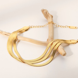Pulsera de Cadena de Hueso de Serpiente de Tres Capas, Chapada en Oro de 18K, Acero de Titanio, Joyería para Mujer, Diseño Geométrico de Moda JDB201255 - Product Image 4