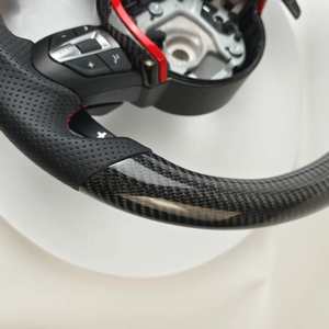 พวงมาลัยหุ้มด้วยไฟเบอร์คาร์บอนแบบเจาะรูสีแดง M สำหรับรถ BMW F30 F1 F2 F3 F4 M2 F87 F80 F90 F10 F01 F30 - Product Image 5