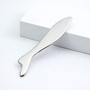 Strumenti Iastm forma di pesce in acciaio inox Gua Sha bordo Anti-rughe tessuto molle raschietto per il viso - Product Image 5