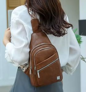 กระเป๋าสะพายข้างแฟชั่นคุณภาพสูง เป็นกระเป๋าลำลองสำหรับธุรกิจที่มีน้ำหนักเบา เรียบง่าย ทันสมัย และคลาสสิกสำหรับผู้ชายและผู้หญิง - Product Image 5