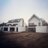 Maison préfabriquée en panneaux SIP, villa moderne à économie d'énergie passive, projet européen réel avec panneaux isolants structurels OSB EPS
