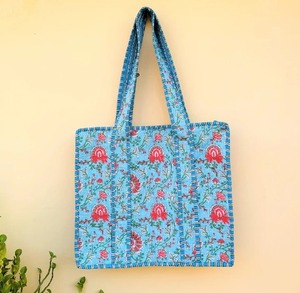 Bolso Tote Acolchado de Algodón para Mujer, Hecho a Mano en Jaipur con Estampado de Bloques, Ecológico, Bolso de Hombro de Primavera con Cierre de Cremallera, 18x16 Pulgadas - Product Image 5
