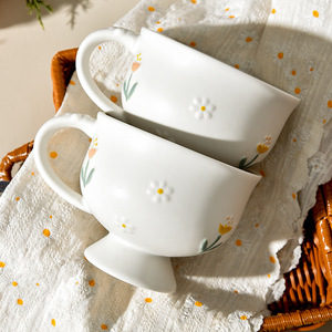 Mug à café en céramique à fleurs en relief de 450 ml, tasse élégante en porcelaine pour le thé - Product Image 4