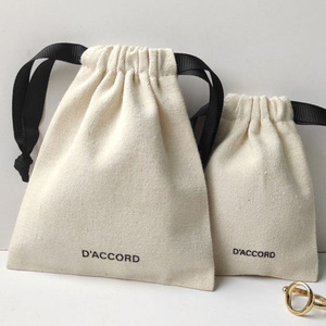 Sac à cordon en coton biologique imprimé avec logo personnalisé, écologique et réutilisable, design moderne, pochette de rangement pour bijoux et parfums - Product Image 1