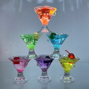 Accessoires en résine en forme de fruits de dessin animé en gros, ornements en résine Kawaii, breloques en résine phosphorescentes pour la décoration de voiture - Product Image 2