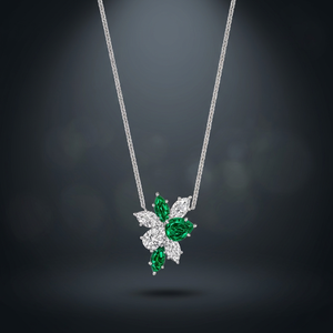 Collar con colgante de flor con diamantes de corte marquesa y esmeraldas en plata 925 con cadena de caja chapada en rodio para mujer, estilo de lujo. - Product Image 4