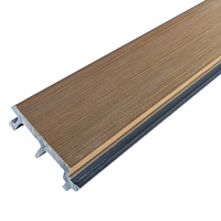 Panneaux muraux plats extérieurs en WPC à grain de bois réaliste résistant aux UV Everwall pour villa et jardin