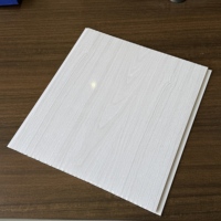 Design moderne Unique Nouveau Panneau laminé décoratif Panneau de plafond en bois PVC Faux plafond en forme de grille ignifuge bon marché