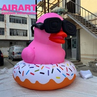 Canard gonflable rose, canard gonflable d'anneau de natation de lunettes noires pour la publicité