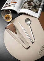 Ensemble cadeau d'affaires personnalisé en cuir PU avec cuillère, fourchette et baguettes coréennes en acier inoxydable
