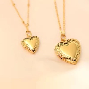 New Custom Wholesale Non Tarnish 18K Gold Plated Stainless Steel Heart <b>Photo</b> <b>Locket</b> <b>Necklace</b> for Women - Product Image 2