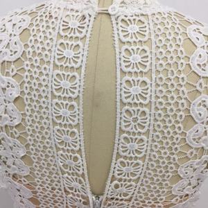 Fabricant chinois de vêtements pour femmes Robe courte ajustée en dentelle blanche sans manches - Product Image 6