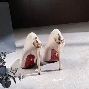 Zapatos de Tacón Alto FTS, Modelo 1688, Agente de Compras Directas de Fábrica, Diseño de Espada en Cuero Patentado Brillante, Tacón de Aguja Metálico, Suela Roja - Product Image 3