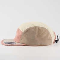 Venta al por mayor de logotipo de impresión personalizada sin estructurar 5 paneles agujeros cortados a láser sombrero para correr Unisex al aire libre sombrero de campamento de secado rápido de nylon gorra de campamento