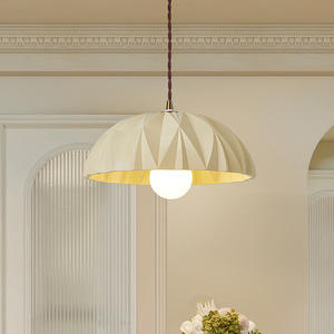 Lámpara de Araña de Estilo Nórdico Crema Minimalista Francesa, Lámpara de Bar de Diseño Moderno para el Hogar, Tamaños Medianos Disponibles - Product Image 4