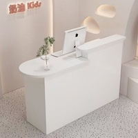 YS-0879 Bureau de réception carré commercial moderne en bois blanc de luxe personnalisable, écologique, réglable en hauteur et durable