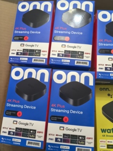 Onn 4K Plus Android 14 Smart TV Box 4K Quad Core Set-Top Box Conectividad 5G 2GB RAM Control Remoto por Voz para Reproductor de Medios en Streaming - Product Image 2