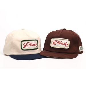 Gorra de béisbol vintage de 5 paneles de alta calidad con parche bordado personalizado y visera plana con cierre a presión - Product Image 1