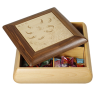Boîte de rangement pour bonbons en bois massif bicolore avec couvercle gravé au laser à motif de carpe, boîte cadeau carrée à compartiments, logo personnalisé