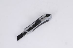 Keskin siyah bıçaklar ile çok fonksiyonlu geri çekilebilir maket bıçağı ofis için 18mm kesici bıçak - Product Image 3