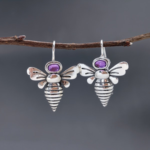 Orecchini a forma di ape viola per donna, stile vintage naturale, accessori per l'orecchio da indossare tutti i giorni - Product Image 3