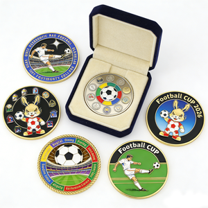Pièce de défi carrée personnalisée en usine, gravée au laser, émaillée 3D, double face, style coupe de football - Product Image 3