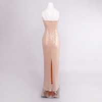 Robe longue moulante élégante pour femme avec bretelles spaghetti et sequins, design bustier coquille, idéale pour les soirées et occasions décontractées
