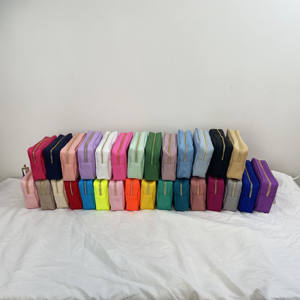 Sacs <span class=keywords><strong>de</strong></span> toilette et trousses <span class=keywords><strong>de</strong></span> maquillage en nylon personnalisés avec lettres en tissu et fermeture éclair – Vente en gros - Product Image 4