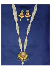 Ensemble collier élégant avec pendentif en perles dorées et boucles d'oreilles assorties, bijoux de mariée traditionnels et festifs - Product Image 2