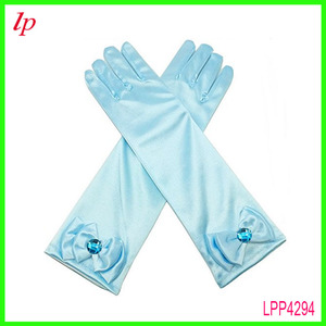 Guantes Blancos como la Nieve de Satén Azul Rey con Lazo Rojo y Ribete con Volantes para Disfraces y Accesorios de Fiesta - Product Image 5