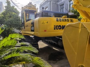 Excavatrice sur chenilles hydraulique d'occasion Komatsu PC450, 45 tonnes, moteur diesel, 90% NEUF, forte force d'excavation, durabilité - Product Image 3