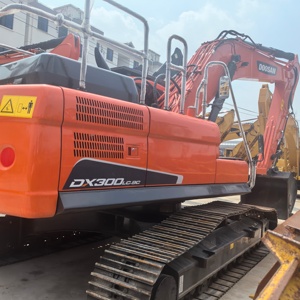 รถขุดดิน Doosan DX300LC-9C สีส้ม อุปกรณ์ก่อสร้างสำหรับงานหนัก - Product Image 1