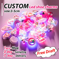 Breloques lumineuses personnalisées pour chaussures, accessoires amusants en caoutchouc pour sabots, décorations LED en PVC pour chaussures, motifs Kawaii Cœur d'amour, Diamant, Salamandres
