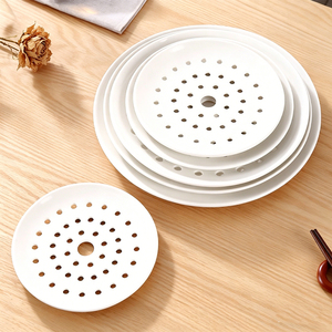 Plato <span class=keywords><strong>de</strong></span> Vapor Cerámico Creativo Perforado al por Mayor, Plato Redondo <span class=keywords><strong>de</strong></span> Porcelana con Drenaje para Uso Comercial, Ideal para Mariscos, Dumplings, Pescado y Bollos - Product Image 1