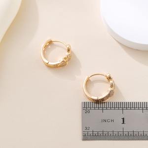 Boucles d'oreilles créoles haut de gamme simples de luxe vintage pour femmes Design unique de motif de coeur avec crochet d'oreille en micro zircon complet - Product Image 5