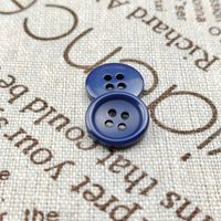 Gesper Kancing Resin Pola Biru 4 Lubang dengan Manik-Manik Desain Klasik Ramah Lingkungan