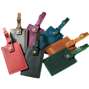 Étiquette de bagage de voyage en cuir véritable rouge et noir de luxe, personnalisée avec logo et nom imprimés en relief, motif uni, style tendance, vente en gros - Product Image 1