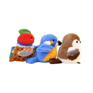 Ornements et pendentifs en forme de petits oiseaux (moineaux, calopsites, tourterelles) de la série Plumeuse, à prix abordable - Adorables poussins de dessin animé doux - Product Image 1