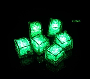 Glaçons lumineux LED <span class=keywords><strong>en</strong></span> plastique imperméable multicolores, capteur <span class=keywords><strong>de</strong></span> liquide, boissons, fête du Nouvel An - Product Image 4