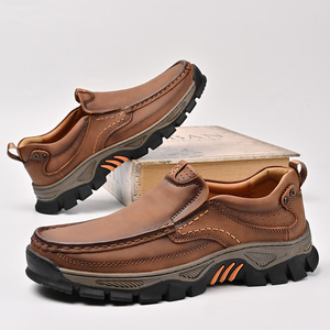 Mocassins pour hommes en PU à bout rond, semelle intermédiaire en caoutchouc, doublure en peluche, logo gravé au laser, motif uni - Product Image 3