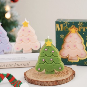 Bougie parfumée créative en forme de sapin de Noël, décoration d'ambiance romantique, ornement de Noël, cadeau idéal pour les fêtes - Product Image 3